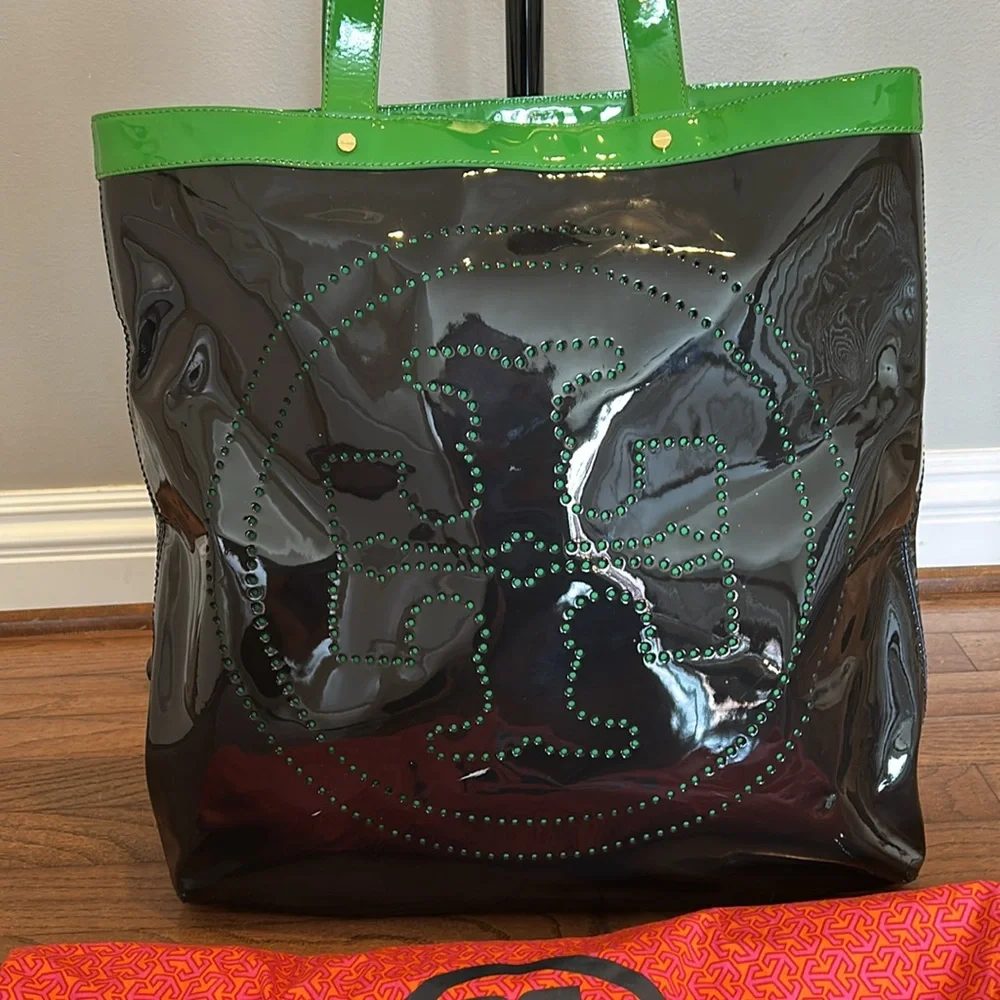 Tory Burch patent tote bag - Picture 2 of 15